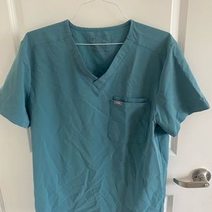 FIGS men’s three pocket scrub top size large